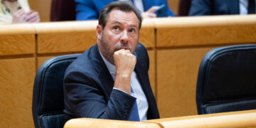 El ministro de Transportes y Movilidad Sostenible, Óscar Puente, durante una sesión plenaria en el Senado, a 8 de septie