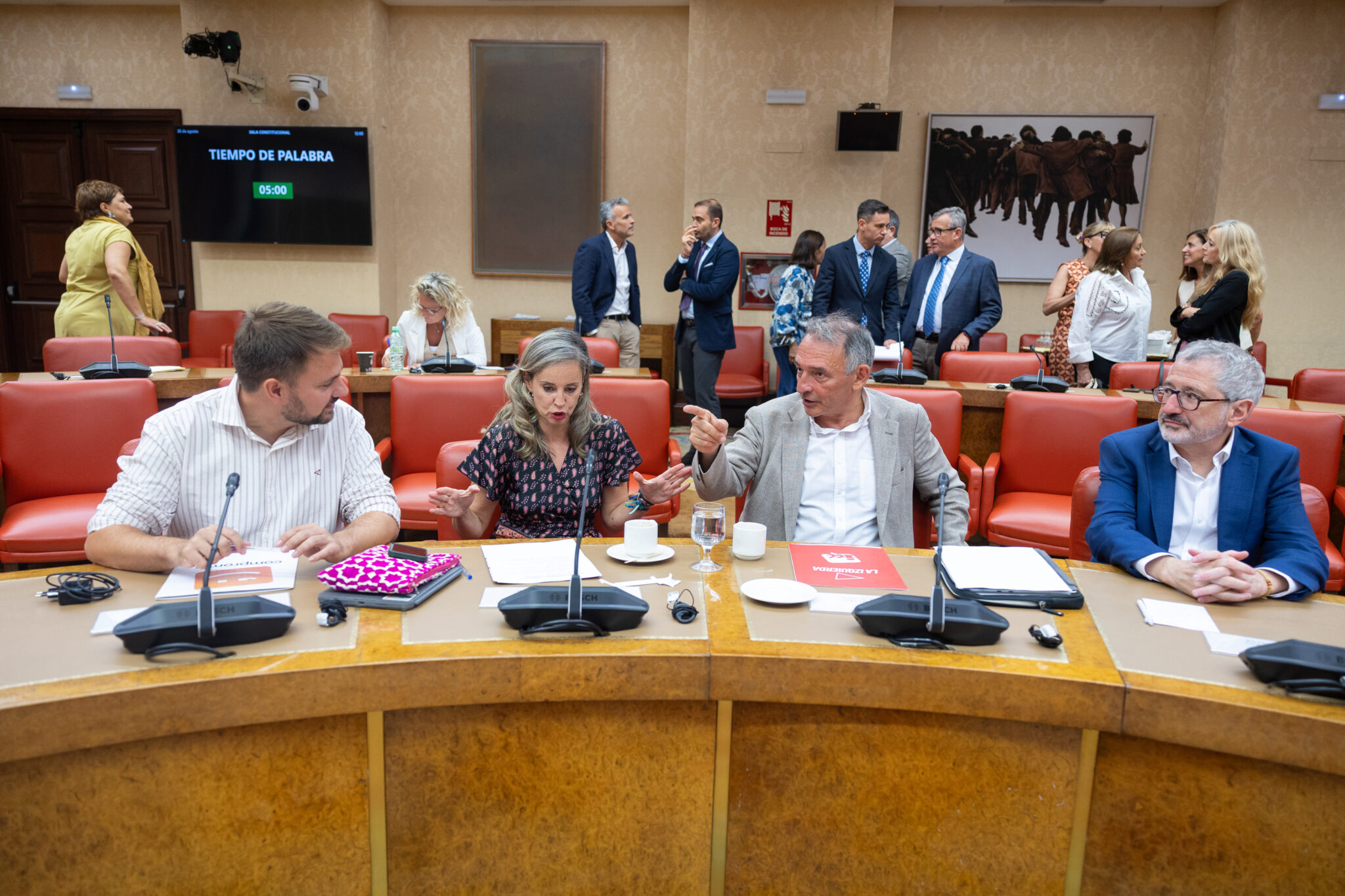 (i-d) El portavoz adjunto de Sumar en el Congreso, Alberto Ibáñez, la portavoz de Sumar en el Congreso, Verónica Barbero