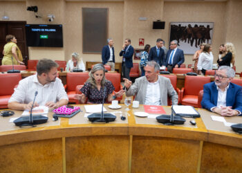 (i-d) El portavoz adjunto de Sumar en el Congreso, Alberto Ibáñez, la portavoz de Sumar en el Congreso, Verónica Barbero