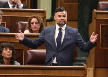 El presidente de ERC, Gabriel Rufian, interviene durante una sesión plenaria en el Congreso