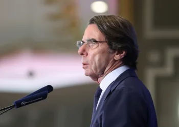 Archivo - El expresidente del Gobierno, José María Aznar, durante un desayuno informativo, en el hotel Mandarin Oriental