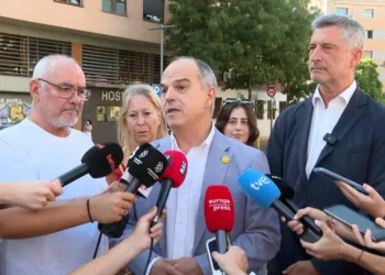 El secretario general de Junts, Jordi Turull, y el candidato de Junts a la alcaldía de Barcelona, Jordi Martí, en declar