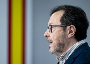 Archivo - El portavoz de Vox, José Antonio Fúster, durante una rueda de prensa en Madrid (España).