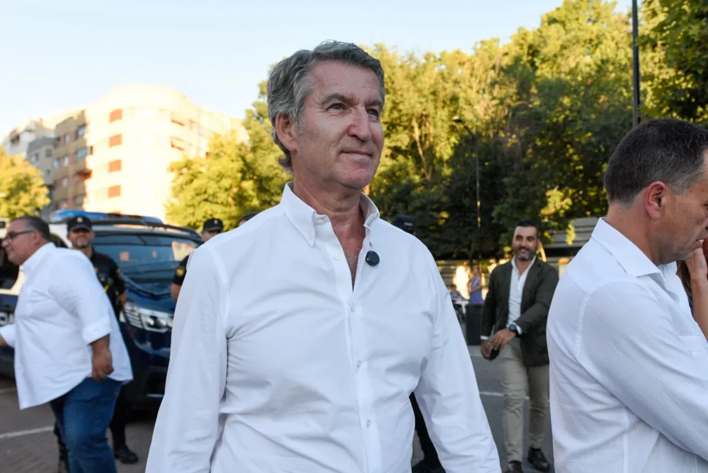 El presidente del PP, Alberto Núñez Feijóo, durante una visita a la feria de Albacete, a 14 de septiembre de 2026, en Al