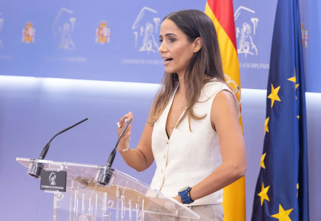 La diputada de Sumar Tesh Sidi durante una rueda de prensa, en el Congreso de los Diputados, a 22 de septiembre de 2026,
