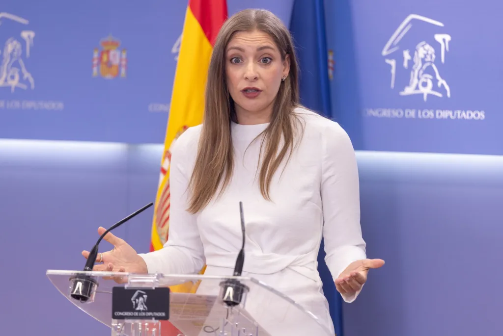 La portavoz del PP en el Congreso, Ester Muñoz, durante una rueda de prensa, en el Congreso de los Diputados, a 22 de se