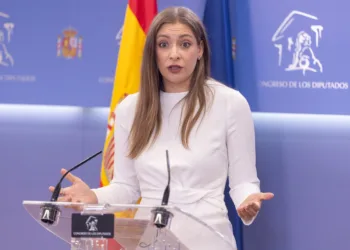 La portavoz del PP en el Congreso, Ester Muñoz, durante una rueda de prensa, en el Congreso de los Diputados, a 22 de se