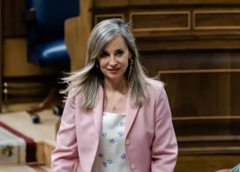 Archivo - La portavoz de Sumar en el Congreso, Verónica Martinez Barbero, durante una sesión plenaria extraordinaria, en