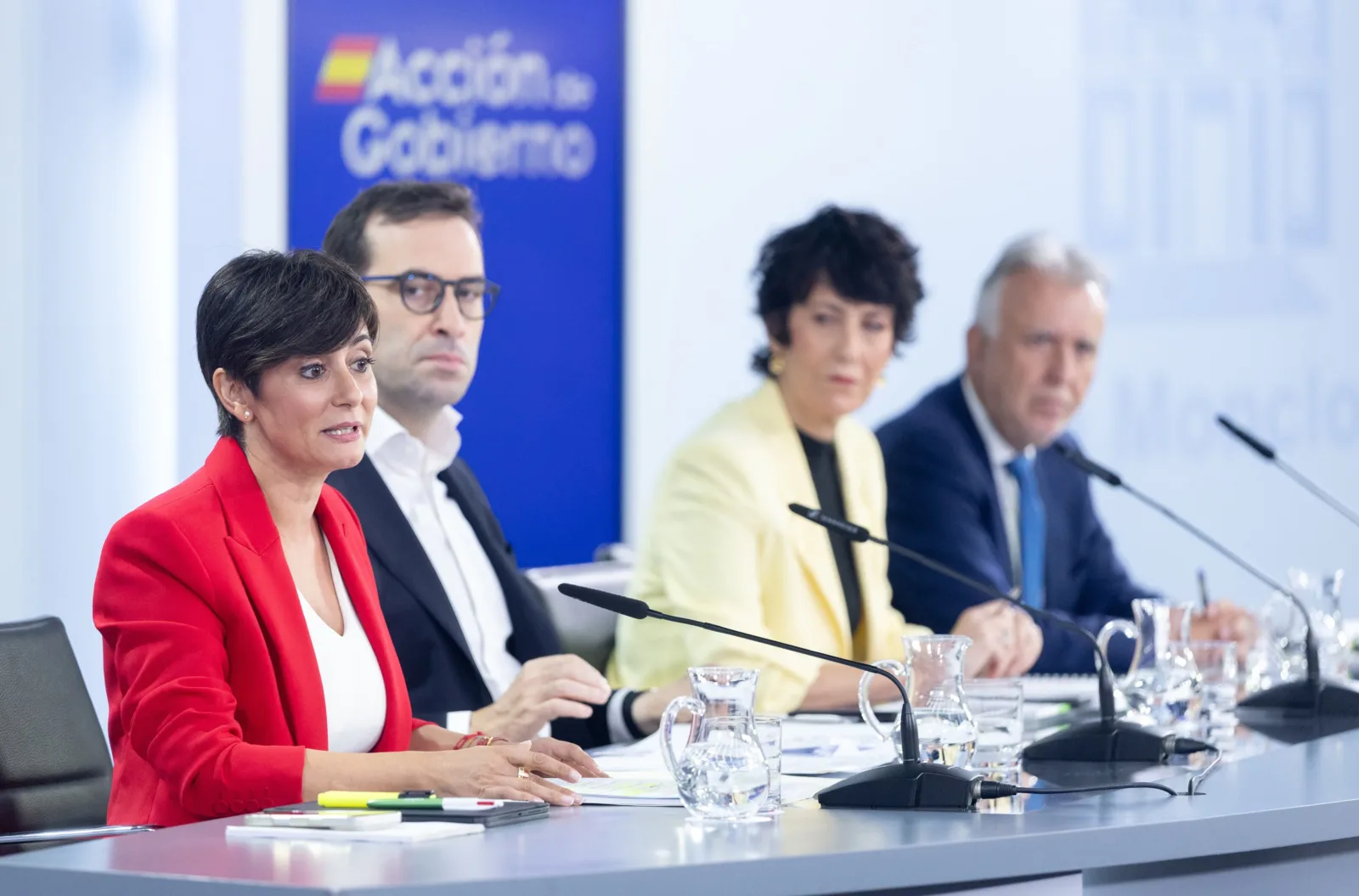 Isabel Rodríguez; el vicepresidente primero y ministro de Economía, Comercio y Empresa, Carlos Cuerpo; la ministra porta