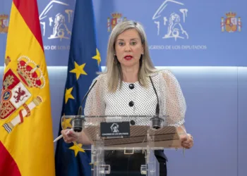 Archivo - La portavoz de SUMAR en el Congreso, Verónica Barbero, durante una rueda de prensa en el Congreso de los Diput
