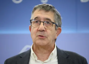 Patxi López afea a Feijóo que critique la ley de nietos y señala: “Tenemos el sistema electoral más garantista”
