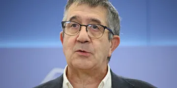 Patxi López afea a Feijóo que critique la ley de nietos y señala: “Tenemos el sistema electoral más garantista”