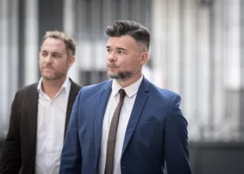 Rufián advierte de que el problema de la vivienda “está arrasando a la izquierda” y señala la inacción del PSOE