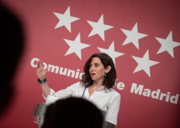 Ayuso pide la dimisión de Sánchez por no actuar tras el aviso de CNI y Policía sobre Ceuta: “Sí es un perro con dueño”