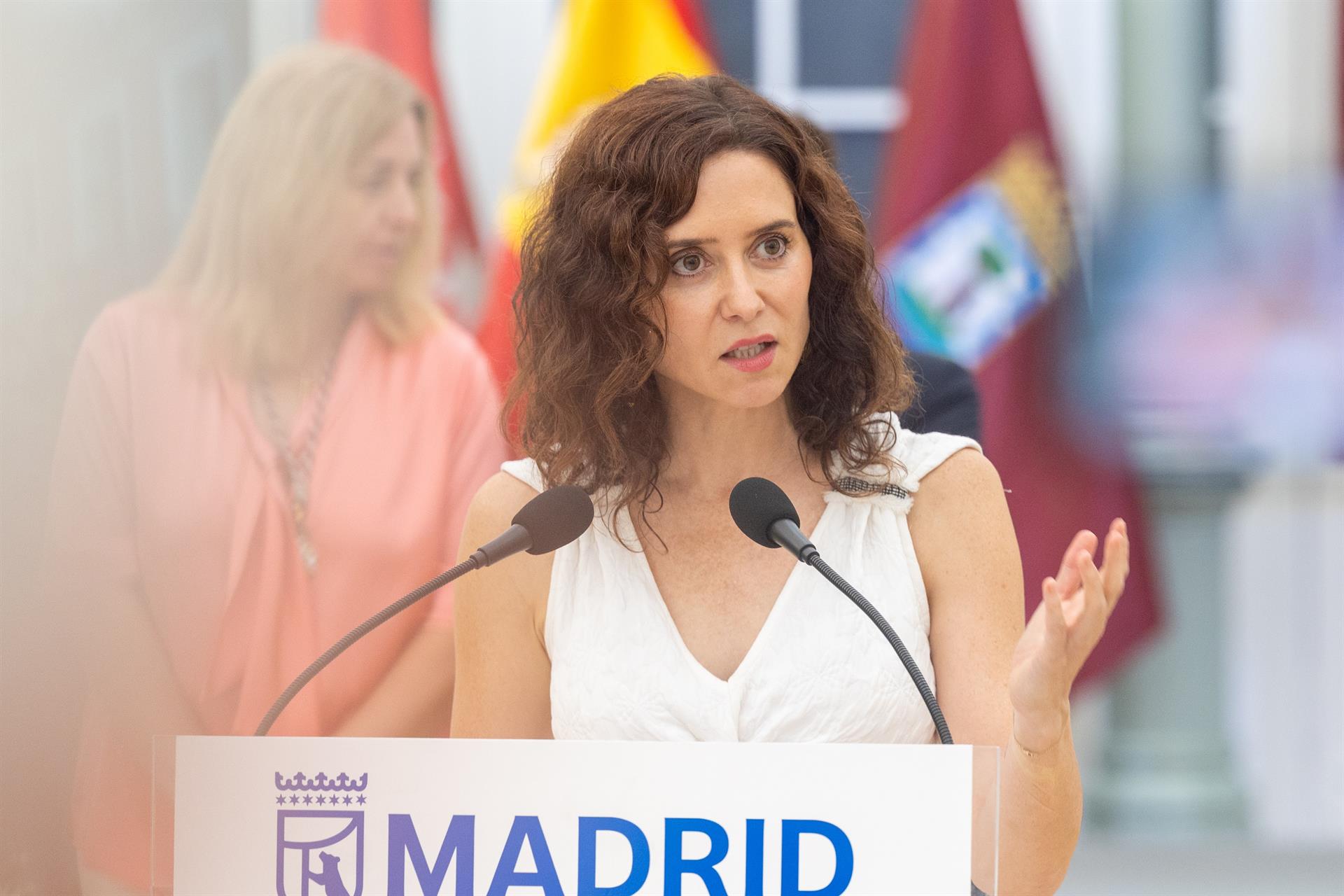 Ayuso reta a Delegación por la concentración por Ceuta en Cibeles: “No tiene narices de mandarnos a los antidisturbios”