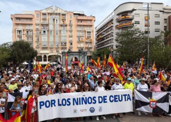 Centenares de personas se manifiestan en Ceuta contra el Gobierno y exigen seguridad de cara al inicio del curso escolar