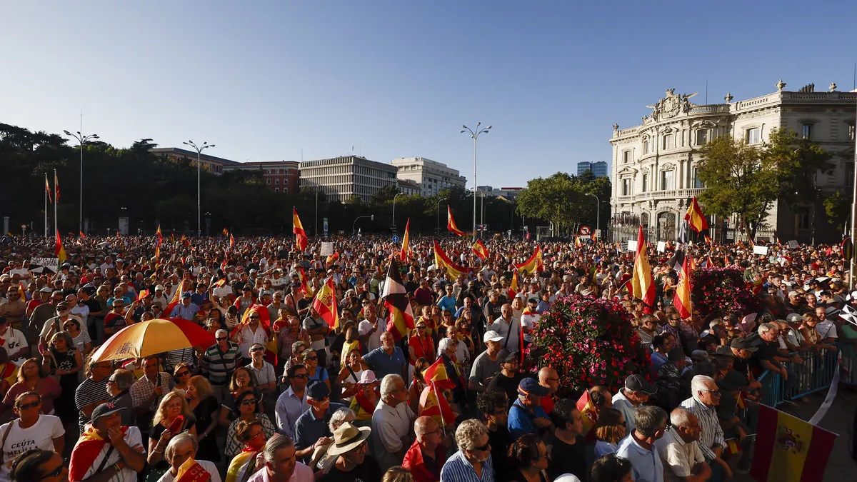 Grandes manifestaciones en apoyo a Ceuta en toda España y concentraciones “contra el racismo”