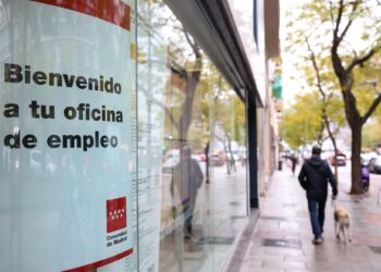 El paro sube en 44.419 personas en agosto, su mayor alza en este mes desde 2019, lastrado por los servicios