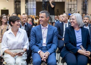 Sánchez defiende su política de vivienda frente al “aticazo de 6 millones para una presidenta”