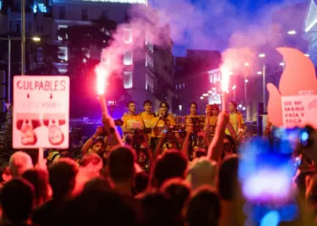 Acampada en la Puerta del Sol tras la marcha por la vivienda para exigir la aprobación del ‘decreto Maricarmen’