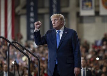 El Gobierno de EEUU pide al Supremo implementar la reforma al voto por correo de Trump para las ‘midterms’