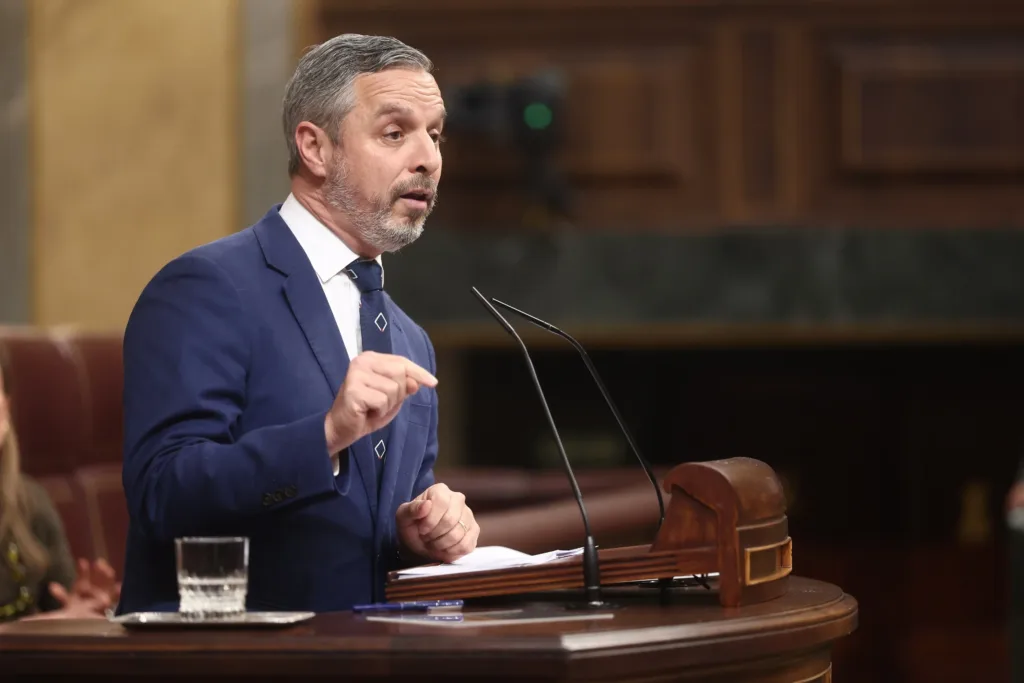 Archivo - (Foto de ARCHIVO)El vicesecretario del PP de Hacienda, Vivienda e Infraestructuras, Juan Bravo, interviene dur
