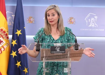 Archivo - La portavoz de Sumar en el Congreso, Verónica Martínez Barbero,  durante una rueda de prensa en el Congreso de