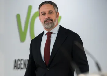 El presidente de Vox, Santiago Abascal, durante una rueda de prensa, en la sede del Vox, a 5 de octubre de 2026, en Madr
