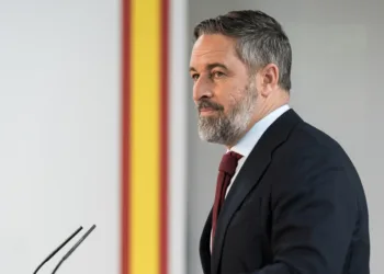 El presidente de Vox, Santiago Abascal, durante una rueda de prensa, en la sede del Vox, a 5 de octubre de 2026, en Madr