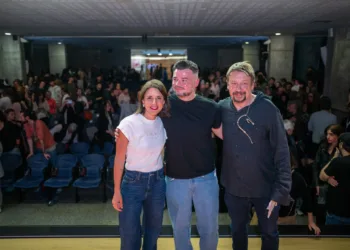 Archivo - El portavoz de ERC en el Congreso, Gabriel Rufián (c) y la secretaria política de Podemos y eurodiputada, Iren