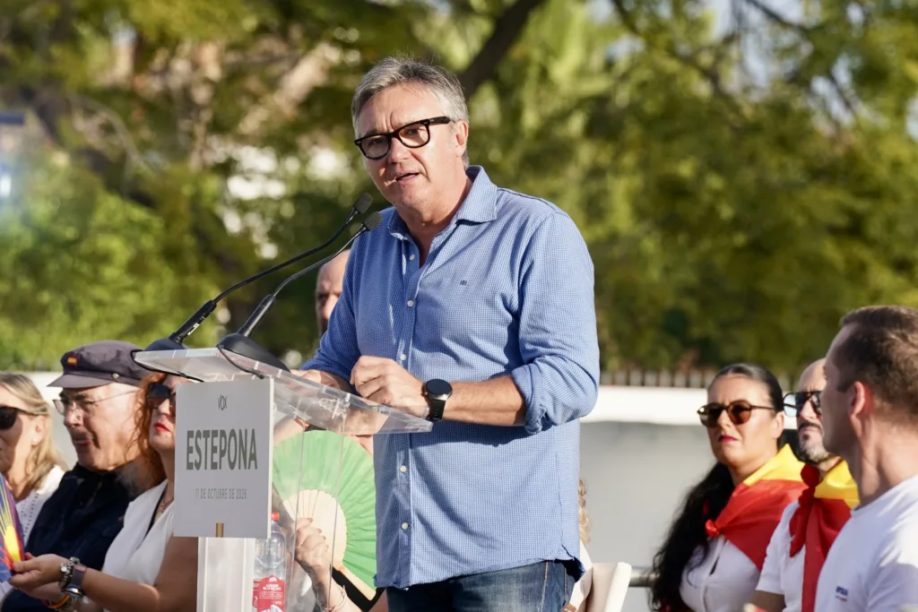 Imagen del presidente Vox en Andalucía, Manuel Gavira en un acto de precampaña. A 11 de octubre de 2026 en Estepona (Mál