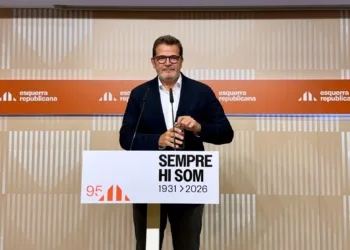 El vicesecretario de Comunicación y portavoz de ERC, Isaac Albert, en rueda de prensa.
