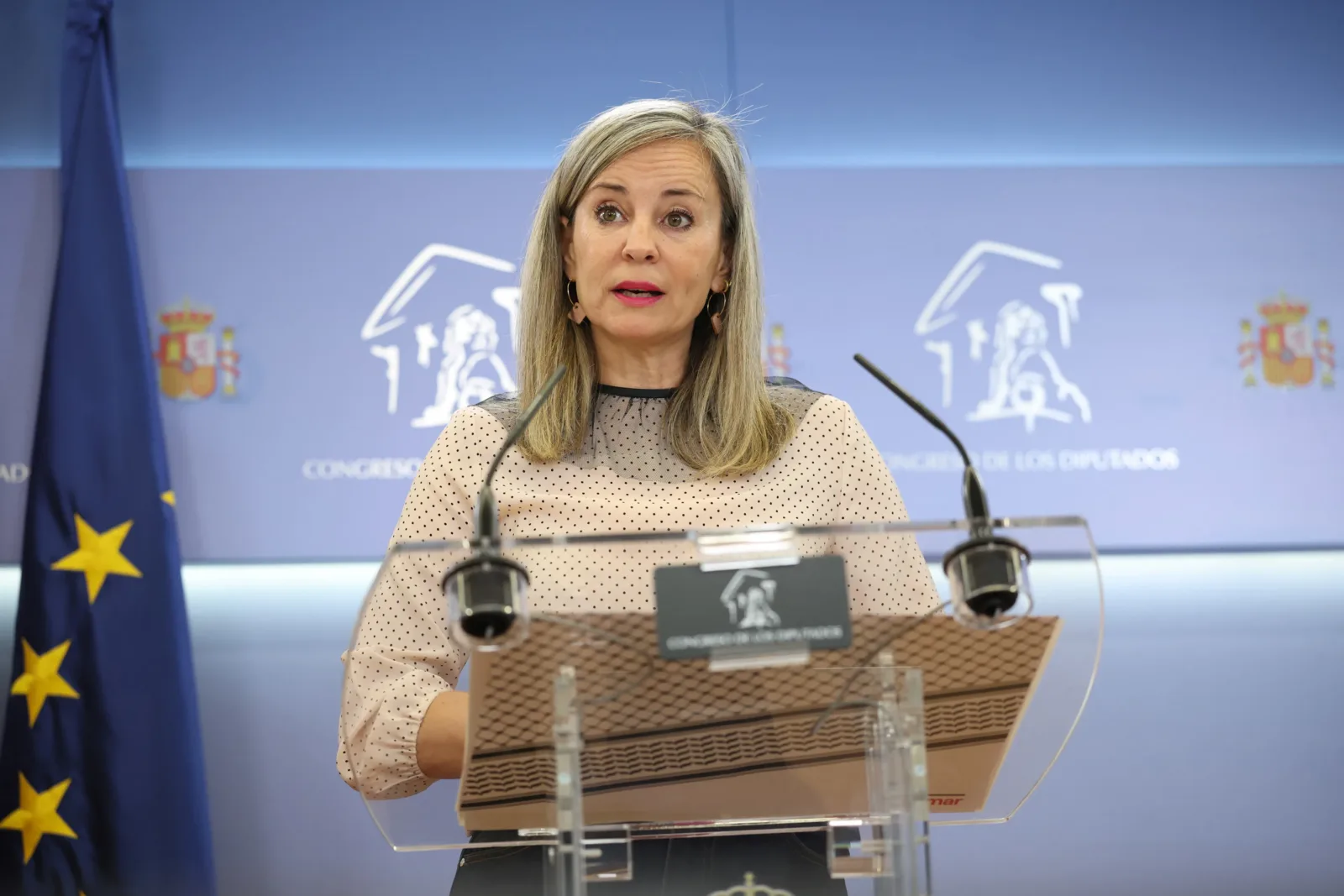 La portavoz de Sumar en el Congreso, Verónica Martínez Barbero, durante una rueda de prensa en el Congreso de los Diputa
