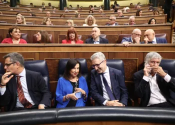 Archivo - (I-D) El ministro de la Presidencia, Justicia y Relaciones con las Cortes, Félix Bolaños; la ministra de Defen