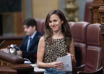 La secretaria general de Podemos, Ione Belarra, interviene durante una sesión plenaria, en el Congreso de los Diputados,