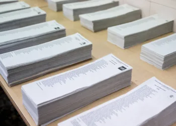 Archivo - Papeletas electorales.