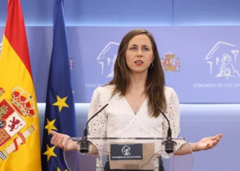 La portavoz de Podemos en el Congreso, Ione Belarra, durante una rueda de prensa, en el Congreso de los Diputados, a 13