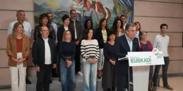 El presidente del Euzkadi Buru Batzar (EBB) del PNV, Aitor Esteban, presenta los candidatos de su partido al Congreso y