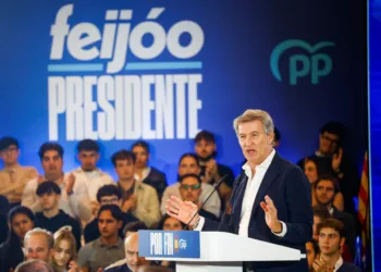 El presidente del Partido Popular, Alberto Núñez Feijóo, durante un acto de precampaña del PP, en el Palau de Congressos