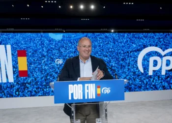 El secretario general y director de campaña del Partido Popular, Miguel Tellado, durante una rueda de prensa, en la sede