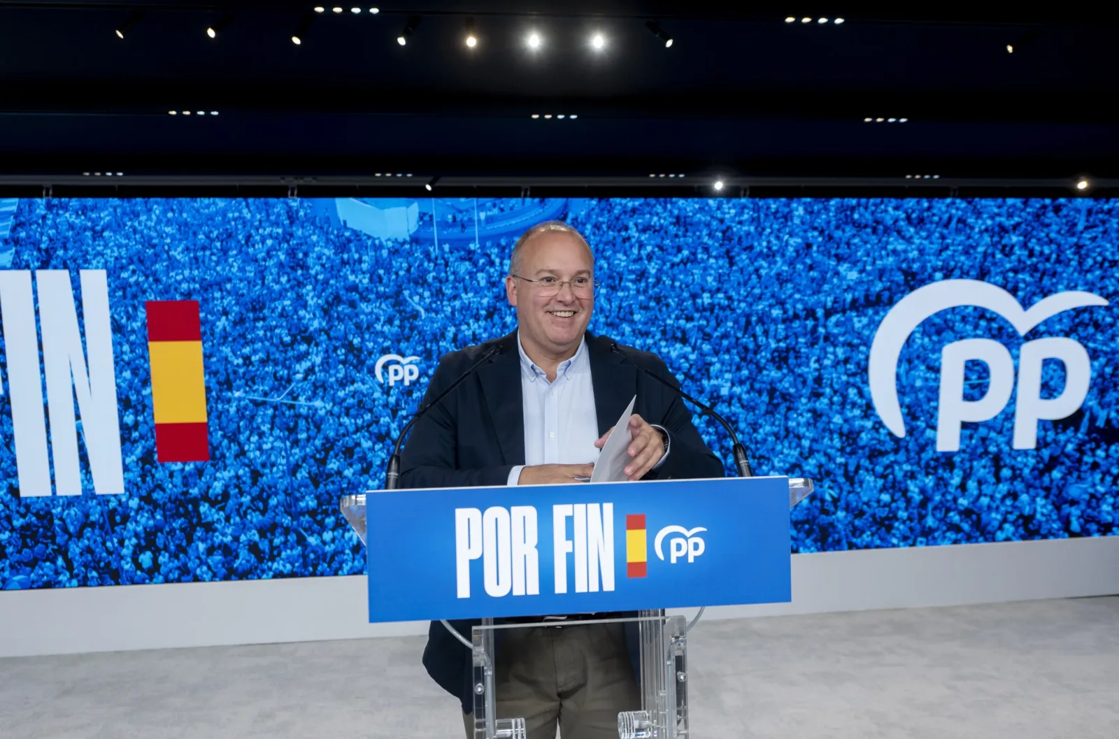 El secretario general y director de campaña del Partido Popular, Miguel Tellado, durante una rueda de prensa, en la sede