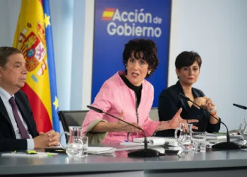 El ministro de Agricultura, Luis Planas, la ministra de Inclusión, Seguridad Social y Migraciones, Elma Saiz, y la minis