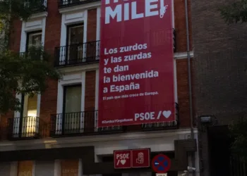 El presidente Pedro Sánchez y el PSOE dan la 'bienvenida' a la visita de Milei en Madrid reivindicando su orgullo por se