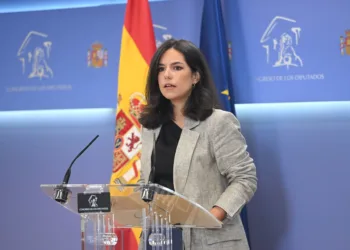 La portavoz de Vox en el Congreso, Pepa Millán, durante una rueda de prensa, en el Congreso.