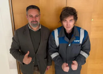 Archivo - El presidente de Vox, Santiago Abascal, con el presidente argentino, Javier Milei, en Madrid.