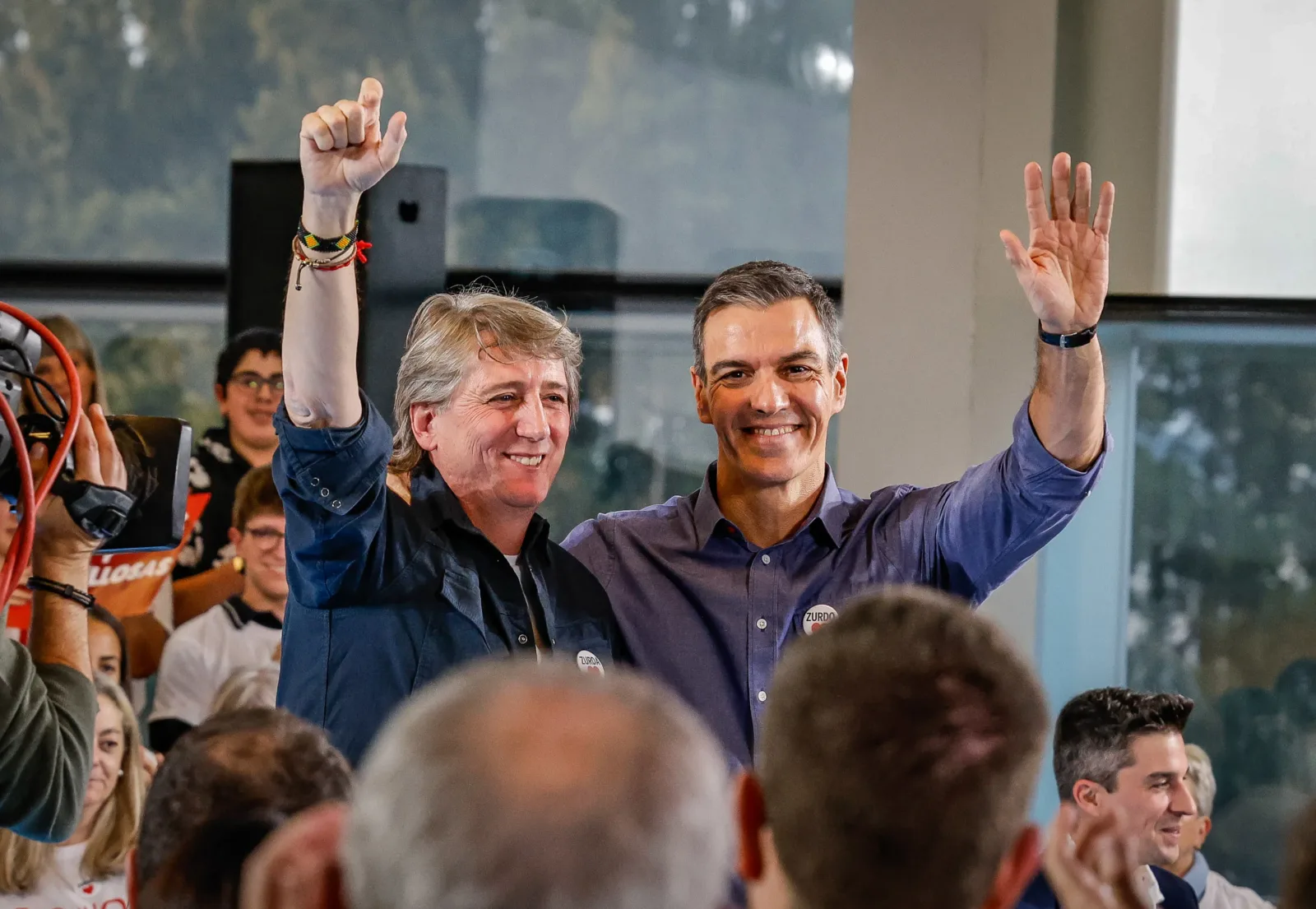 El secretario general de los socialistas castellanos y leoneses, Carlos Martínez , y el presidente del Gobierno, Pedro S