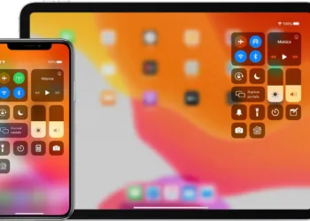 Archivo - Un móvil iPhone (izquierda) y una tableta iPad (derecha) de Apple.