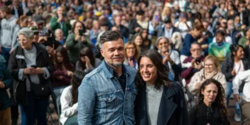 El cabeza de lista de ERC para las elecciones generales con la candidata de Podemos, Irene Montero, en un acto en Barcel