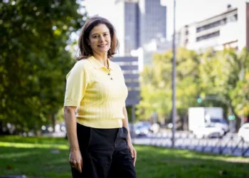 La presidenta de Democracia 21, Miriam González, posa para las cámaras de Europa Press, a 16 de octubre de 2026, en Madr