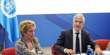 Archivo - El ministro del Interior, Fernando Grande-Marlaska, y la secretaria de Estado de Seguridad, Aina Calvo, durant